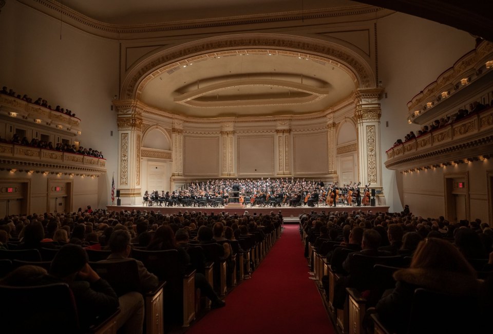 New England Symphonic Ensemble plays Mozart and Vivaldi at Carnegie Hall