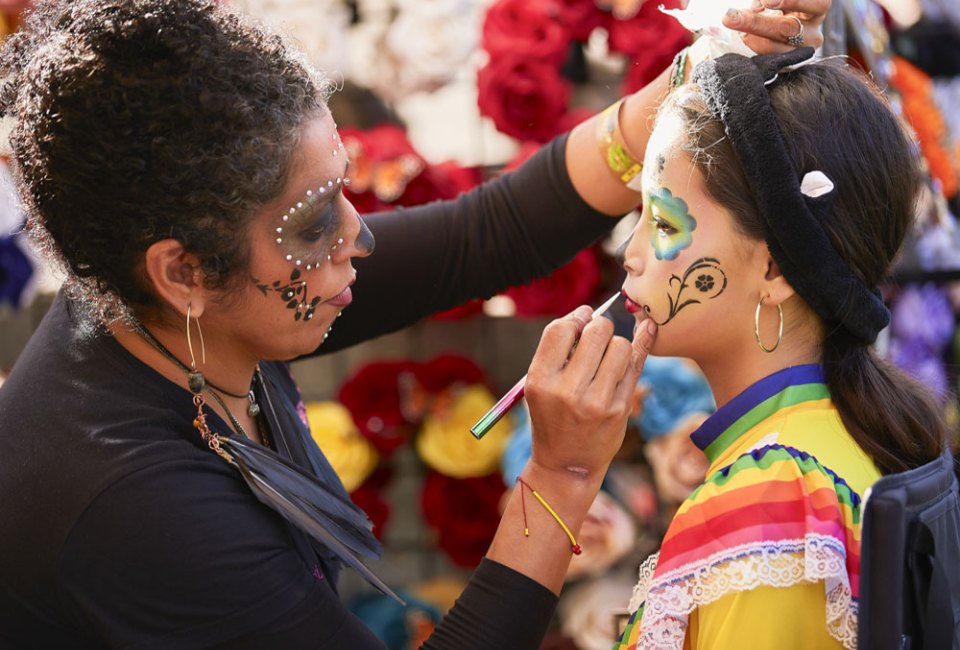 Celebrate Día de los Muertos at Hollywood Forever. Photo by Mauricio Hoyos.
