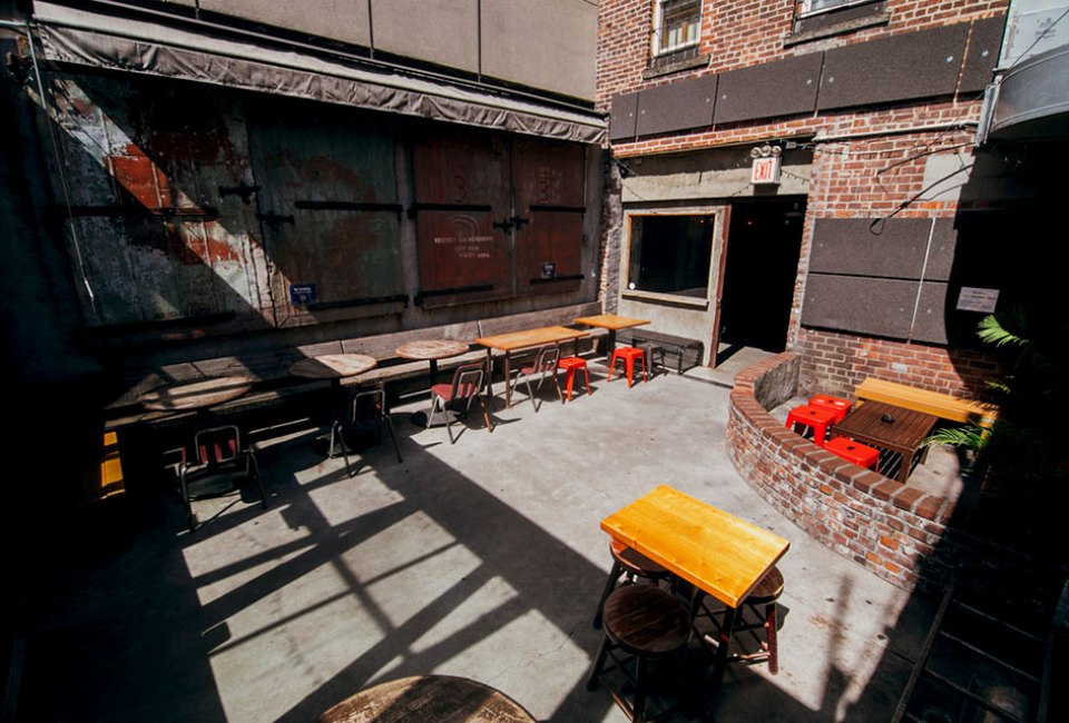 restaurant outdoor dining space garden with tables
