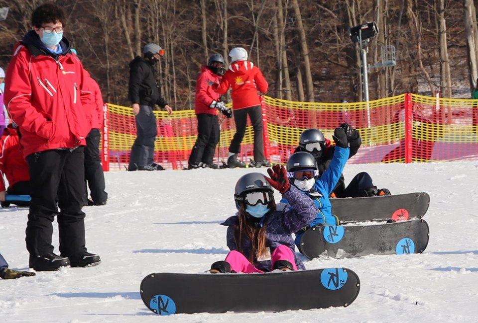 What better way to try out snowboarding than with a FREE beginner lesson at Mount Peter.