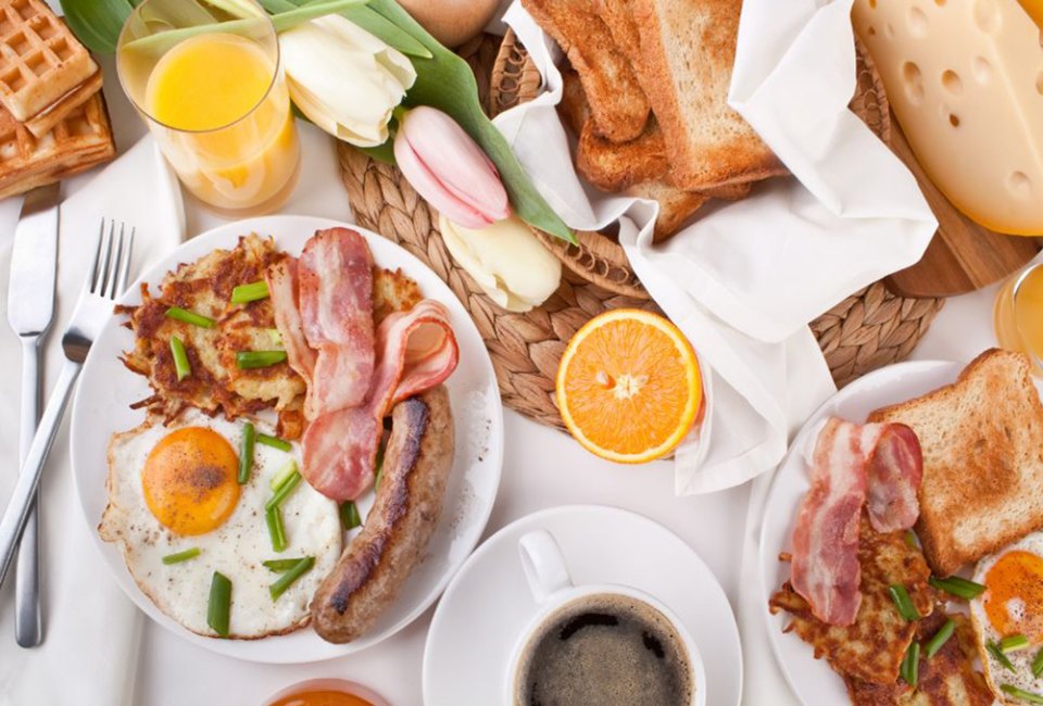 Palm Beach County restaurants are ready to celebrate mom. Photo courtesy of Canva
