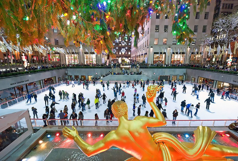 Rockefeller Center: Ice skating