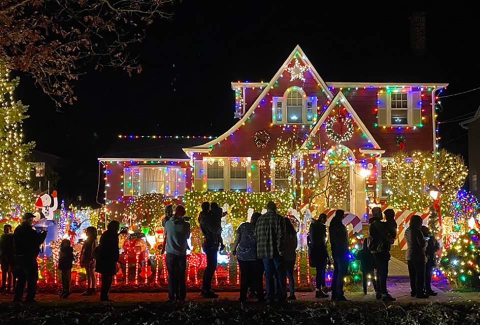 Holiday lights in New Jersey: Fanwood's Famous Christmas House