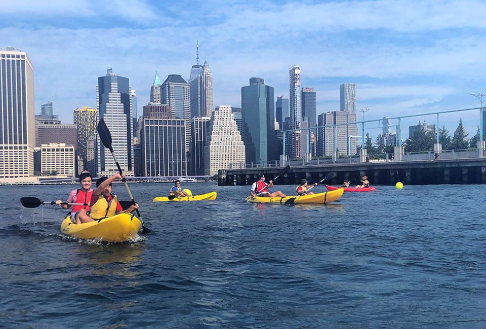 Kids can join parents to go kayaking in NYC at Brooklyn Bridge Park. Photo courtesy the Brooklyn Bridge Park Boathouse