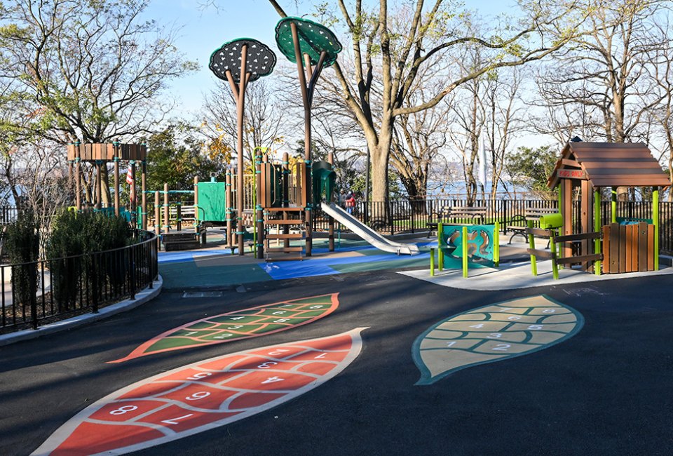 Jaw-Dropping New Playgrounds in NYC to Explore with Kids Now Vinland Playground got a fresh upgrade in Bay Ridge. Photo by NYC Parks/Daniel Avila