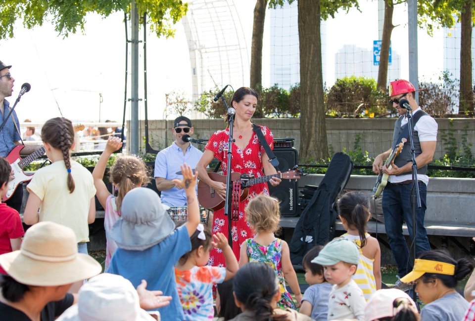 Suzi Shelton performs during the Hudson RiverKids series in Chelsea. Photo courtesy of Hudson River Park