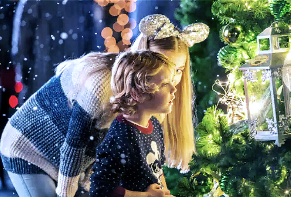 50+ Free Holiday and Christmas Events in Orlando for Kids The holidays have arrived at Disney Springs! Stroll through nightly snow flurries for free. Photo courtesy of Disney