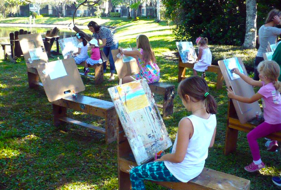 Kids enjoy plein air classes at Crealdé School of Art, expressing creativity outside.
