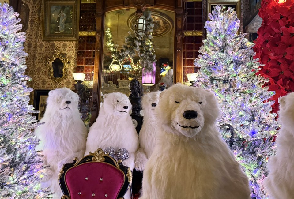 Oscar Wilde offers a Victorian-era Christmas vibe and plenty of ambiance for a seasonal meal out.