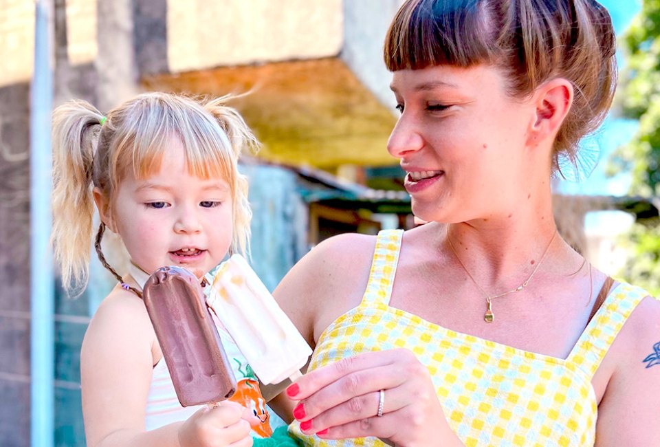  Kids and parents will love the  fresh ingredients and delicious flavors in the ice pops and pies and pies at Lil' Pop Shop..Photo courtesy of the shop