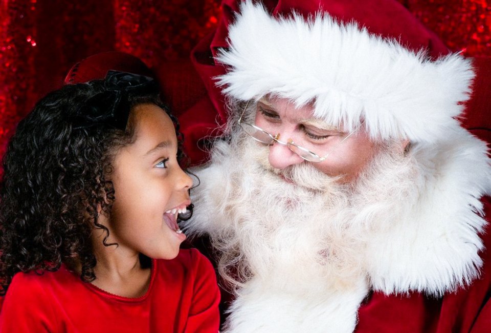 Have you seen Santa yet? He's pretty busy this weekend, but we know where in LA to find him. Photo courtesy of the Glendale Galleria