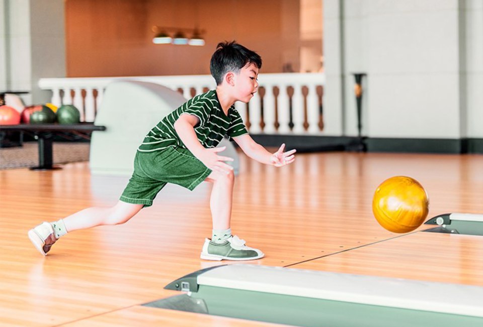 Stardust Bowl is one of many family-friendly bowling alleys in Chicago. Photo courtesy of Stardust Bowl