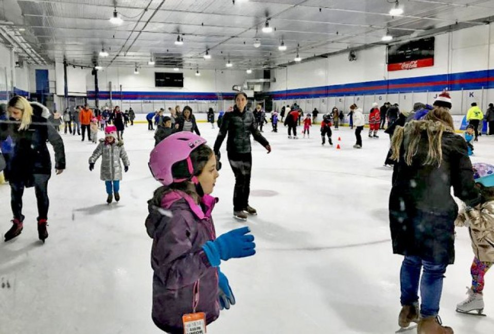 Port Washington Skating Center i