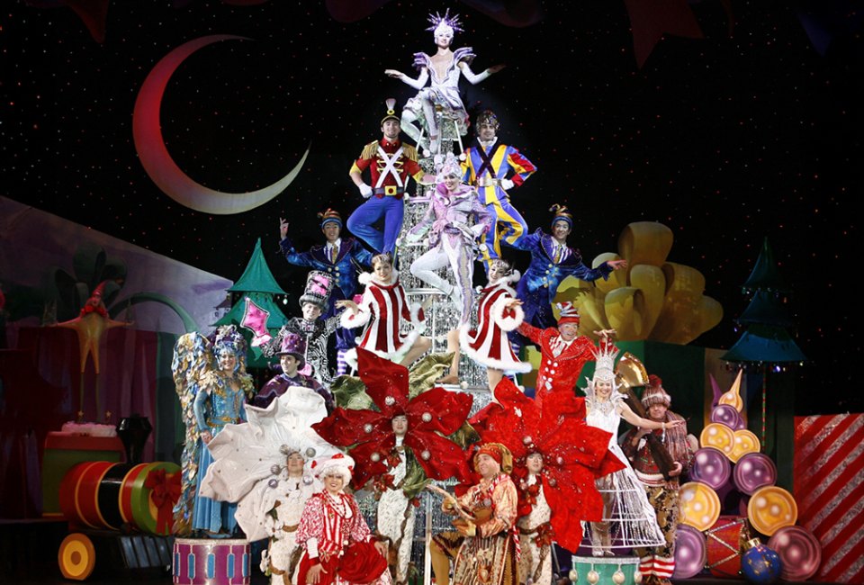 The holidays get whimsical! Production photo courtesy of Cirque Dreams Holidaze