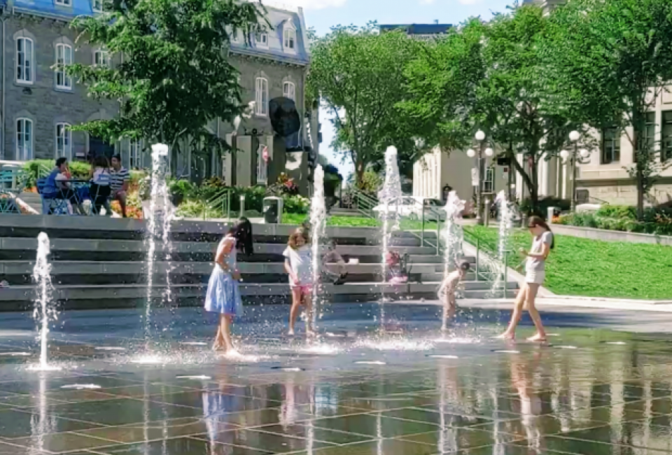 Have the kids cool off in the splash pad in front of City Hall in Quebec City