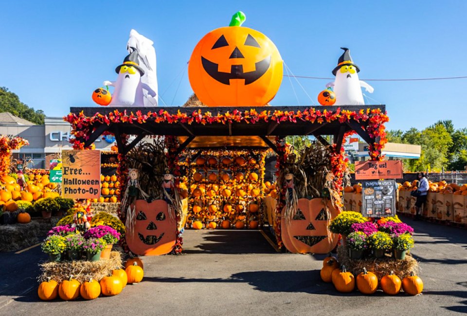 Some Connecticut events go all-out for family Halloween fun. Photo courtesy of Stew Leonard's