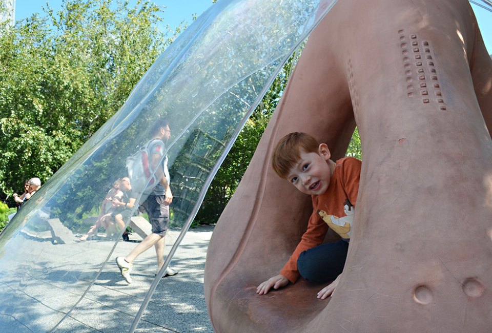 Explore the art along the High Line. Photo by Sydney Ng