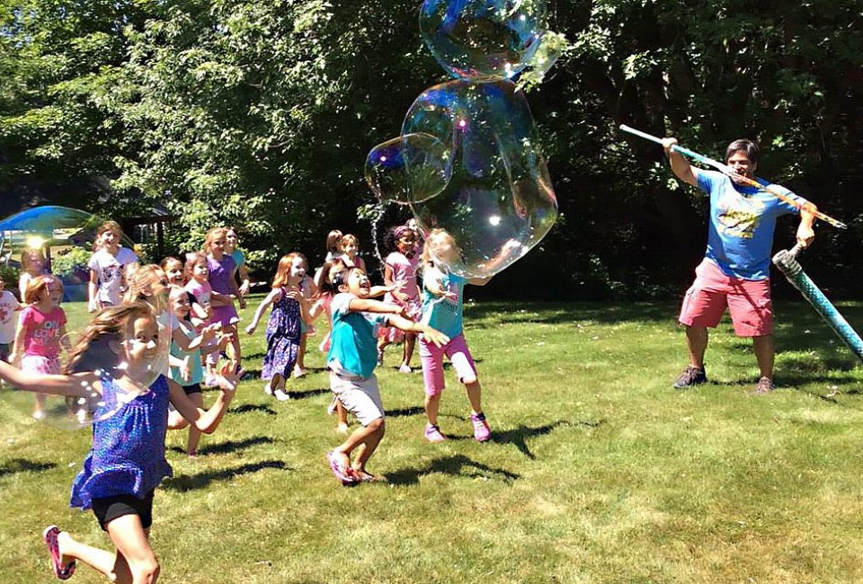 The Bubble Guy provides some super bubbly family fun at the Harbor Illumination.
