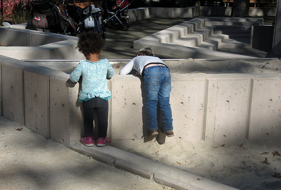 https://static.mommypoppins.com/styles/image960x650/s3/tot-lots-toddler-playgrounds-manhattan-east-72nd-jmm.jpg