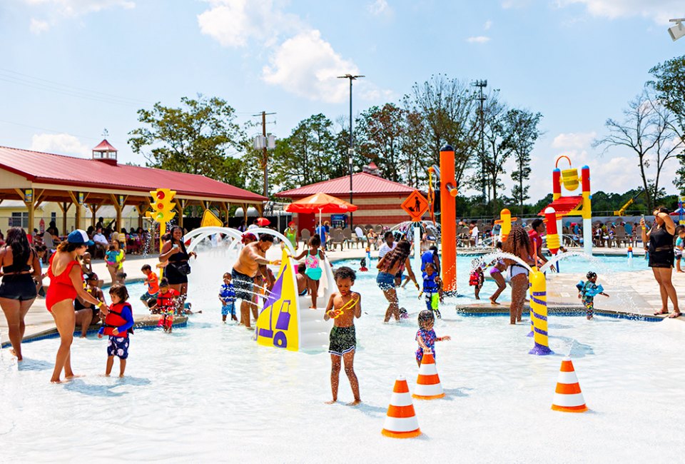 Little ones will love the shallow water play at Jackhammer Bay in The Water Main. Photo courtesy of Diggerland USA