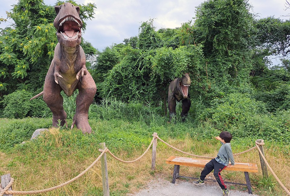 Come face-to-face with T. rex and other fearsome, live-sized dinosaurs at Field Station: Dinosaurs in New Jersey's Overpeck County Park. Photo by Katherine Dhurandhar