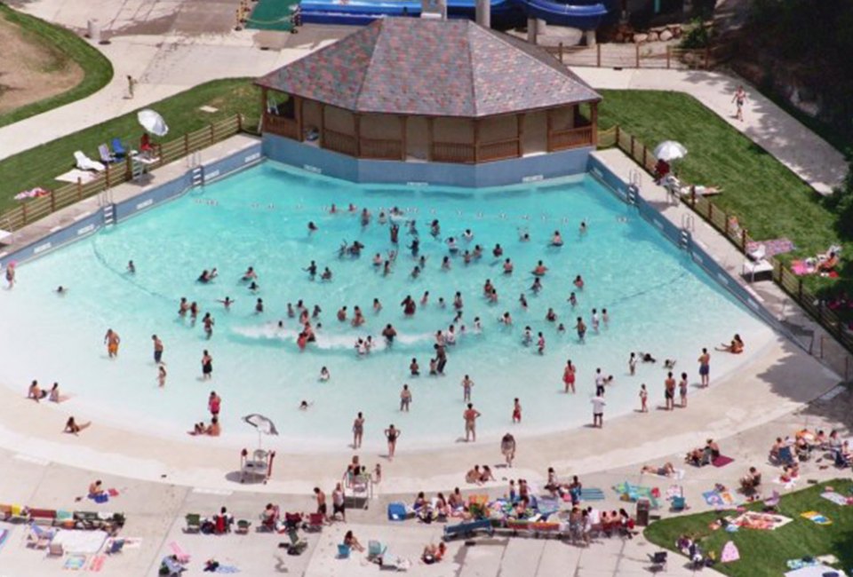 Willson's Waves Pool