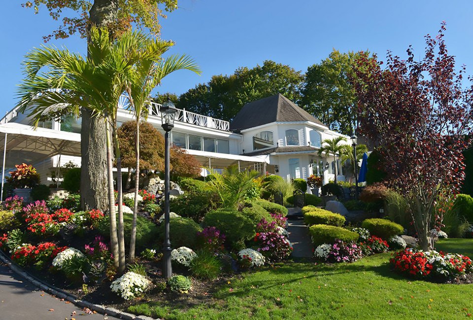 Windows on the Lake offers Mother's Day brunch