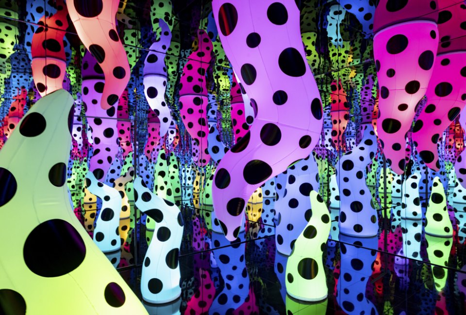 Yayoi Kusama's LOVE IS CALLING. Photo by Kyle Flubacker, courtesy of the WNDR Museum 